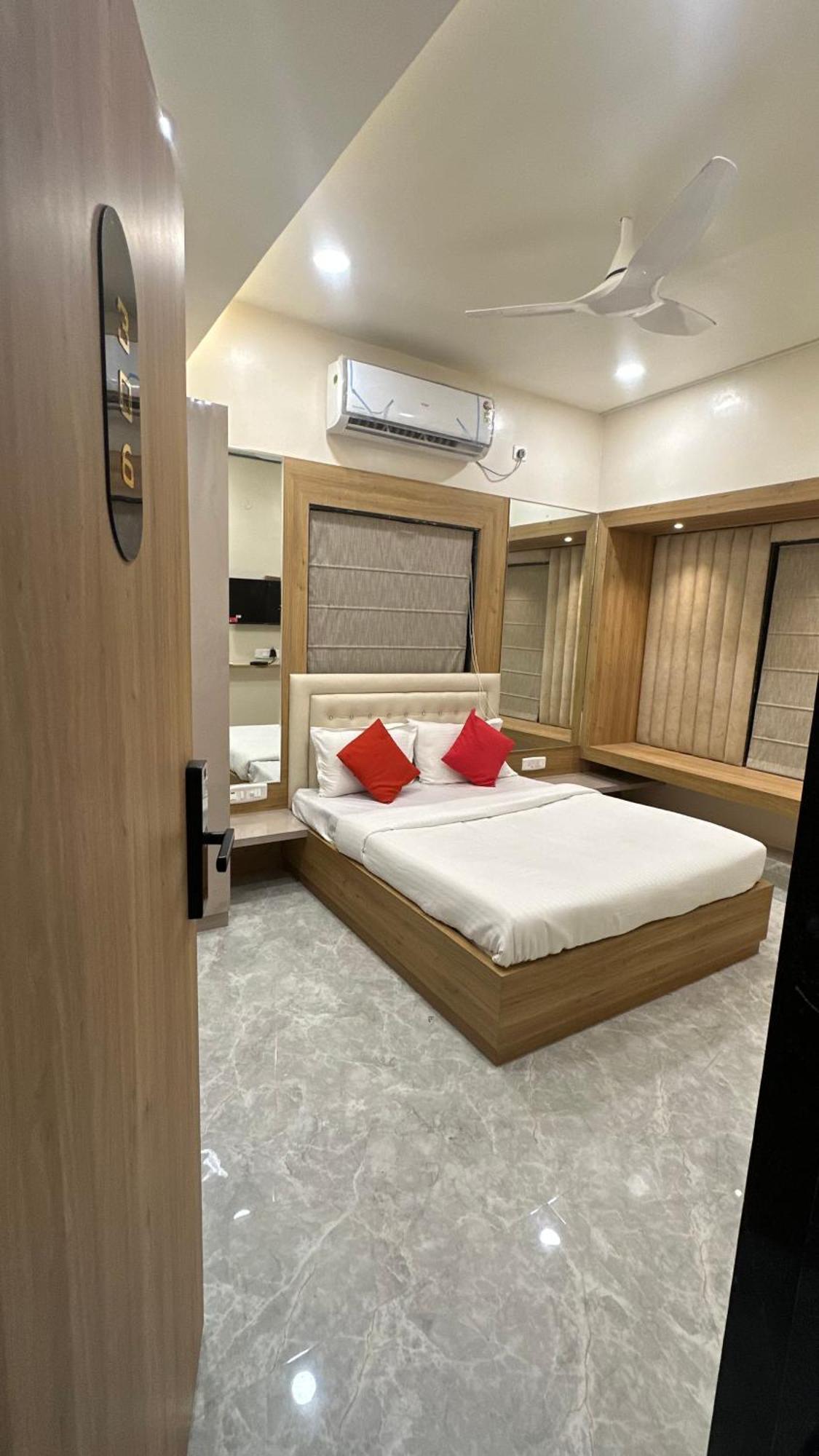 Отель Soho House By Jayshrea Chandrapur Экстерьер фото