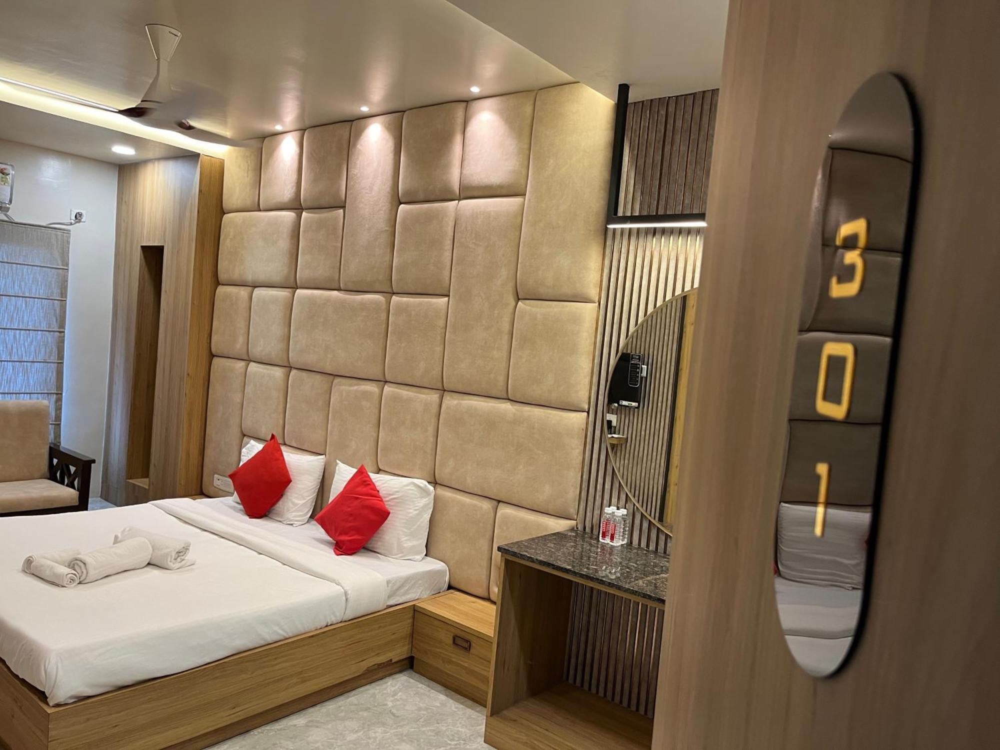 Отель Soho House By Jayshrea Chandrapur Экстерьер фото
